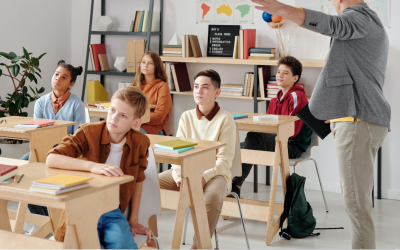 Lehrer in einer Schulklasse